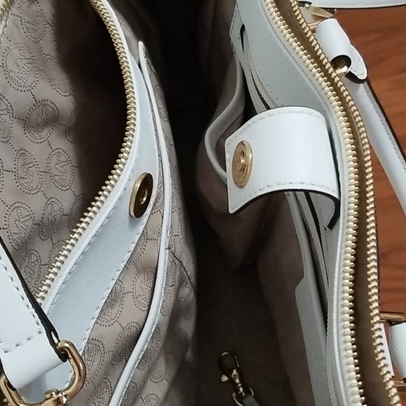 Michael Kors Mercer small belted - Picture 3 of 3